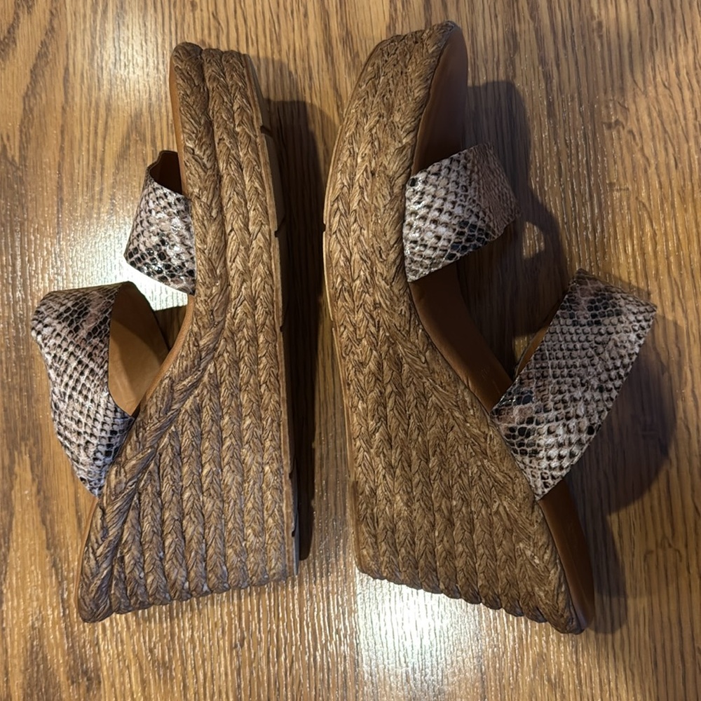 Italian Shoemakers Snakeskin Pattern Wedges - Picture 4 of 11